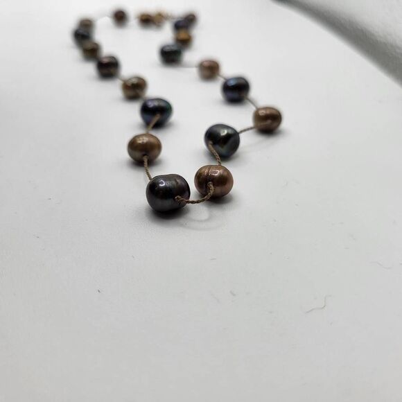 Stunning Freshwater Pearl Grey and Gold Knotted Floating Necklace 14K Gold Fille - Picture 6 of 6